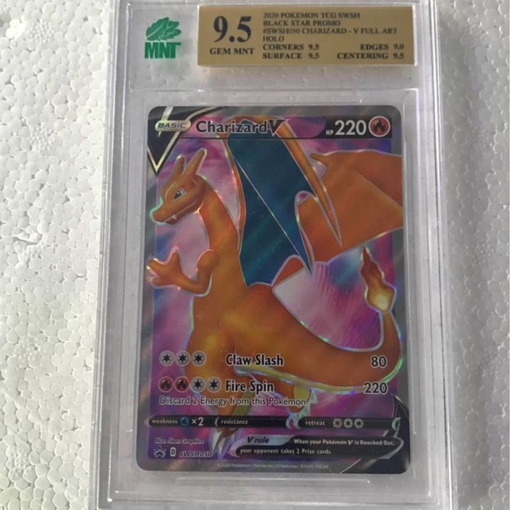 CHARIZARD V MNT GRADED 9.5 Gem 💎 MINT
